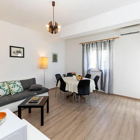 2 Bedroom In Novi Vinodolski