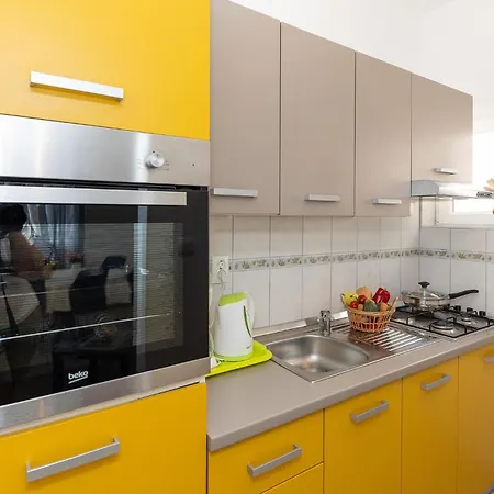 Amazing In With Wifi Apartment Novi Vinodolski
